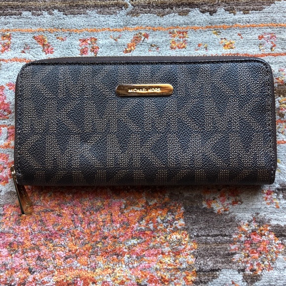 Michael Kors Handbags - FLASH SALE NWOT Michael Kors Zip Around Wallet